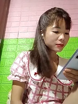 Snapshot of AmyLinee01 chatting on June 2, 7:32 am AmyLinee01 online show from June 2, 7:32 am