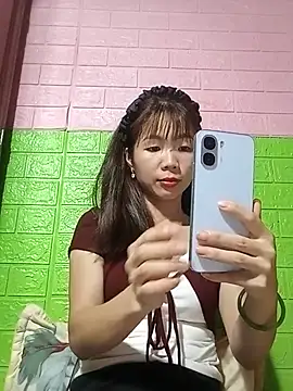 Snapshot of AmyLinee01 chatting on June 3, 11:24 am AmyLinee01 online show from June 3, 11:24 am