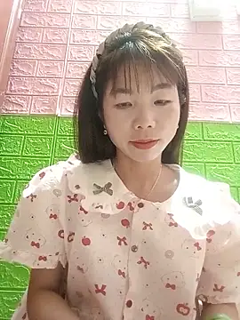 Snapshot of AmyLinee01 chatting on June 12, 6:45 am AmyLinee01 online show from June 12, 6:45 am