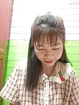 Snapshot of AmyLinee01 chatting on June 19, 8:18 am AmyLinee01 online show from June 19, 8:18 am