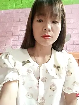 Snapshot of AmyLinee01 chatting on August 8, 11:23 am AmyLinee01 online show from August 8, 11:23 am