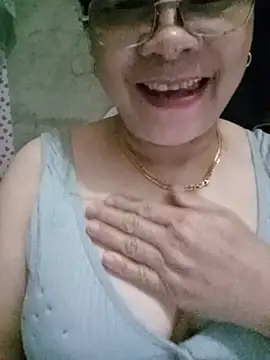 Snapshot of Funsexy1 chatting on May 9, 12:27 am Funsexy1 online show from May 9, 12:27 am