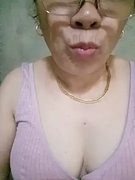Snapshot of Funsexy1 chatting on May 27, 1:46 am Funsexy1 online show from May 27, 1:46 am