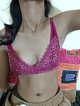 Snapshot of Curvy_Amyra chatting on June 11, 5:38 am Curvy Amyra online show from June 11, 5:38 am
