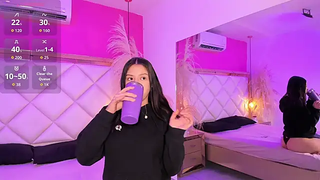 Snapshot of DaniandCute chatting on March 25, 6:19 am DaniandCute online show from March 25, 6:19 am