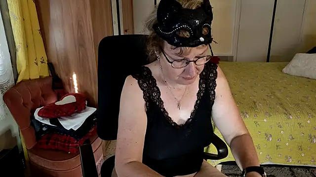 Snapshot of Chrismaturefrench chatting on July 5, 8:43 am Chrismaturefrench online show from July 5, 8:43 am