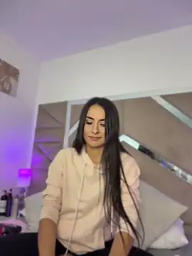 velvetlunaa  online show from June 10, 1:32 pm