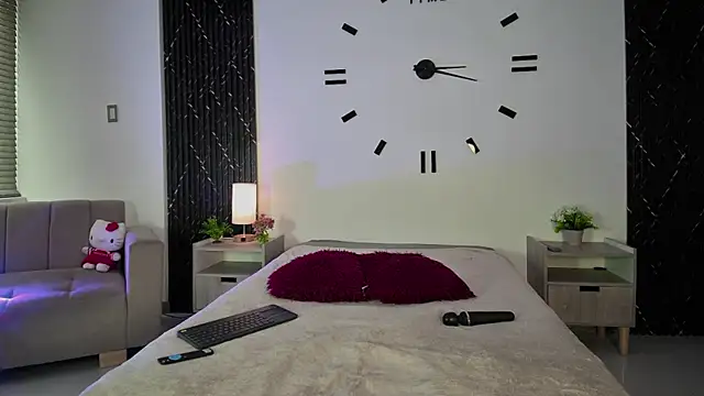 Snapshot of aurora_petitee chatting on June 6, 1:27 pm aurora petitee online show from June 6, 1:27 pm