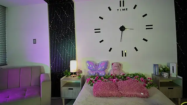 Snapshot of aurora_petitee chatting on June 11, 1:20 pm aurora petitee online show from June 11, 1:20 pm