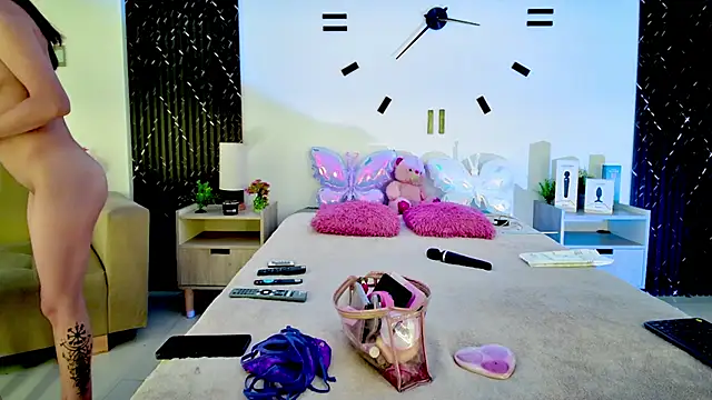 Snapshot of aurora_petitee chatting on June 18, 1:26 pm aurora petitee online show from June 18, 1:26 pm