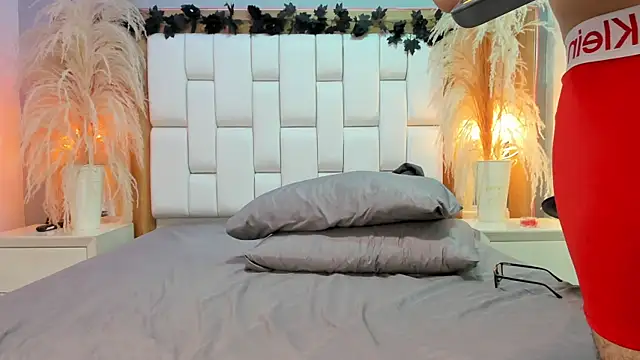 DylanLuxe online show from April 15, 2:40 am