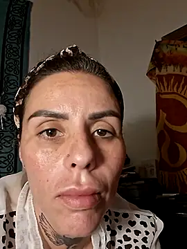 Snapshot of chiquitilla41 chatting on April 20, 6:16 am chiquitilla41 online show from April 20, 6:16 am