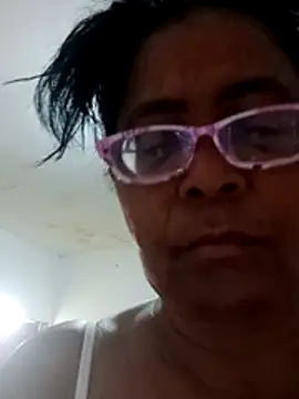 Snapshot of sexymomsn chatting on July 11, 12:41 pm sexymomsn online show from July 11, 12:41 pm