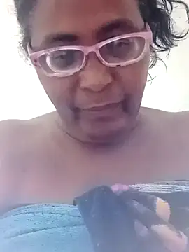 Snapshot of sexymomsn chatting on August 5, 7:38 pm sexymomsn online show from August 5, 7:38 pm