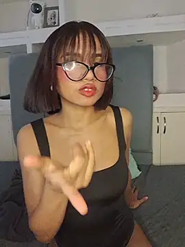 Snapshot of Lucy_Em chatting on May 11, 12:11 pm Lucy Em online show from May 11, 12:11 pm