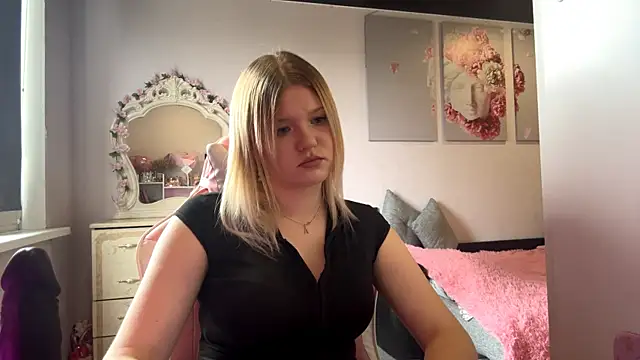 Snapshot of SweettAnny chatting on June 14, 12:29 pm SweettAnny online show from June 14, 12:29 pm