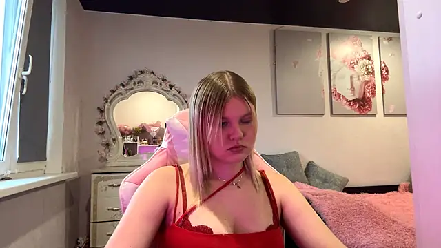 Snapshot of SweettAnny chatting on June 15, 4:53 pm SweettAnny online show from June 15, 4:53 pm