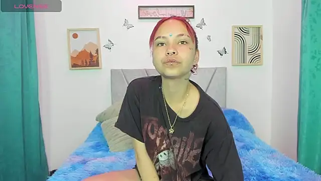 Snapshot of Megam_white chatting on June 6, 2:38 am Megam white online show from June 6, 2:38 am