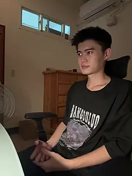 Snapshot of CalvinHY chatting on June 24, 4:33 am CalvinHY online show from June 24, 4:33 am