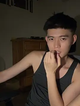 Snapshot of CalvinHY chatting on June 29, 8:42 pm CalvinHY online show from June 29, 8:42 pm