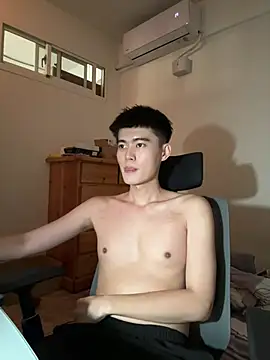 Snapshot of CalvinHY chatting on July 13, 10:45 pm CalvinHY online show from July 13, 10:45 pm