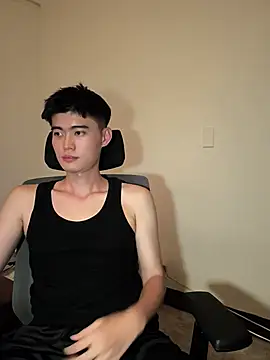 Snapshot of CalvinHY chatting on July 31, 8:19 pm CalvinHY online show from July 31, 8:19 pm