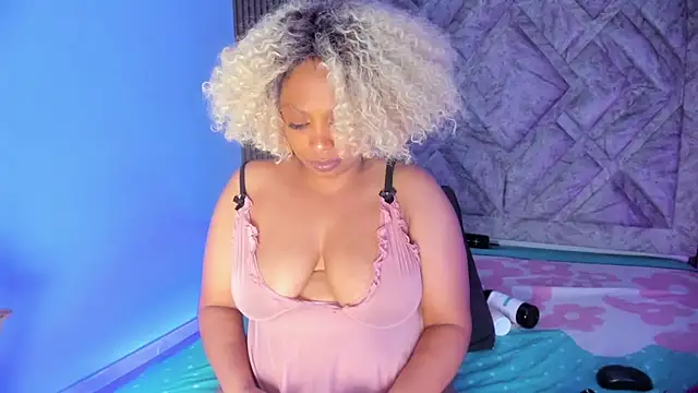 Snapshot of TammyBrown1 chatting on July 10, 3:55 am TammyBrown1 online show from July 10, 3:55 am