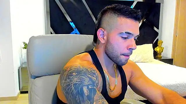 Snapshot of Raytorres chatting on July 12, 12:23 am Raytorres online show from July 12, 12:23 am