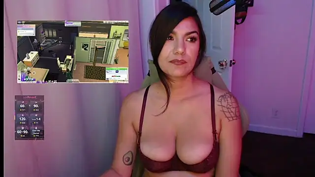 Snapshot of sweetRoxie chatting on May 15, 11:56 pm sweetRoxie online show from May 15, 11:56 pm