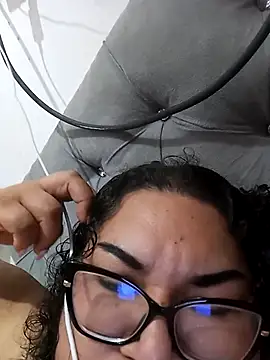 Snapshot of kiroshy chatting on April 9, 6:57 pm kiroshy online show from April 9, 6:57 pm