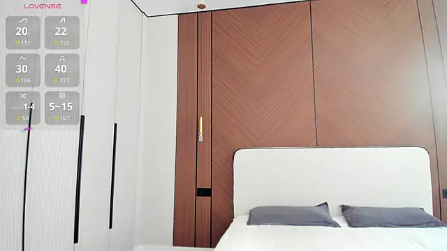 Snapshot of Takanasin chatting on June 2, 9:33 am Takanasin online show from June 2, 9:33 am