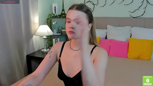 Snapshot of Emma_peach chatting on July 11, 7:44 am Emma peach online show from July 11, 7:44 am