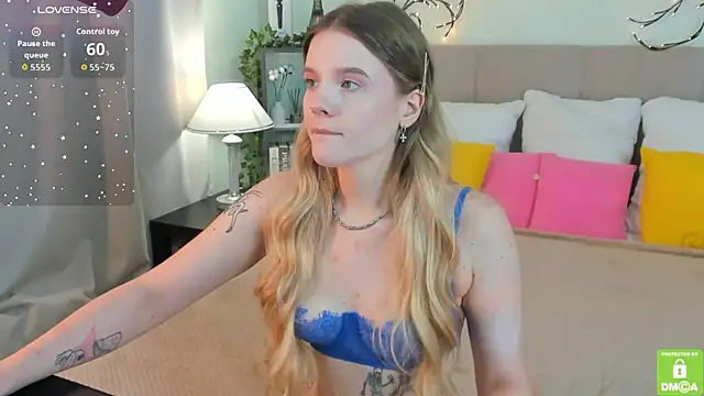 Snapshot of Emma_peach chatting on July 14, 7:46 am Emma peach online show from July 14, 7:46 am
