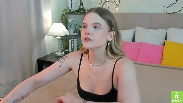 Snapshot of Emma_peach chatting on July 15, 7:35 am Emma peach online show from July 15, 7:35 am