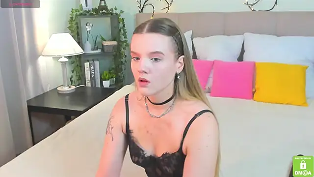 Snapshot of Emma_peach chatting on August 8, 7:32 am Emma peach online show from August 8, 7:32 am