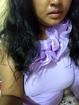 Snapshot of Tridha_2 chatting on April 12, 11:43 pm Tridha 2 online show from April 12, 11:43 pm