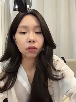 Snapshot of jolie_33 chatting on April 29, 5:30 pm jolie 33 online show from April 29, 5:30 pm