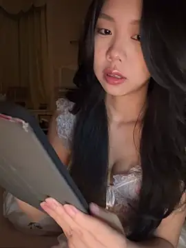 Snapshot of jolie_33 chatting on May 3, 2:12 pm jolie 33 online show from May 3, 2:12 pm