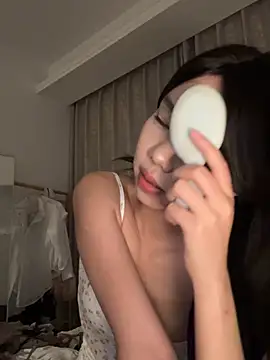 Snapshot of jolie_33 chatting on May 8, 1:05 pm jolie 33 online show from May 8, 1:05 pm