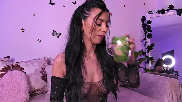 Snapshot of AmelieReeaa chatting on June 21, 3:25 pm AmelieReeaa online show from June 21, 3:25 pm