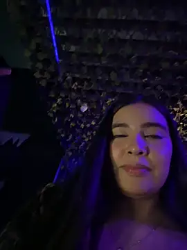 Snapshot of HaileyBiieber chatting on March 28, 2:22 am HaileyBiieber online show from March 28, 2:22 am