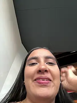 Snapshot of HaileyBiieber chatting on April 2, 11:02 pm HaileyBiieber online show from April 2, 11:02 pm