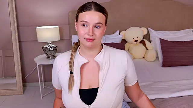 CharlotteAtwoood online show from August 3, 4:11 pm