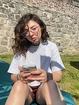 Snapshot of milou_xtx chatting on May 9, 2:00 pm milou xtx online show from May 9, 2:00 pm