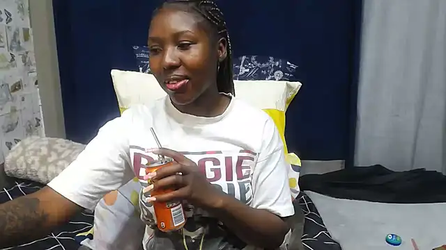 Snapshot of Candylips22 chatting on July 24, 7:56 pm Candylips22 online show from July 24, 7:56 pm