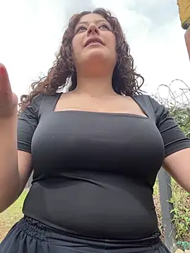 Snapshot of Amber_rosse_outdoors chatting on March 27, 7:13 pm Amber rosse outdoors online show from March 27, 7:13 pm