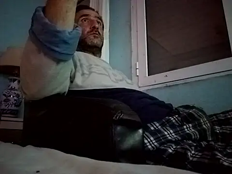 Snapshot of DanTrov79 chatting on April 29, 6:47 pm DanTrov79 online show from April 29, 6:47 pm