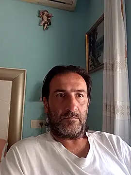 Snapshot of DanTrov79 chatting on May 5, 8:33 am DanTrov79 online show from May 5, 8:33 am
