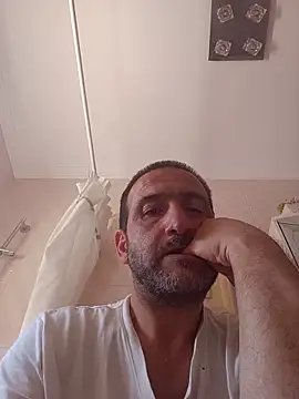 Snapshot of DanTrov79 chatting on May 28, 8:11 am DanTrov79 online show from May 28, 8:11 am