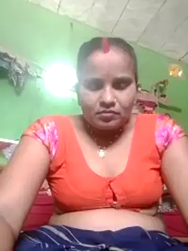 Snapshot of Shivani09900 chatting on May 26, 4:08 am Shivani09900 online show from May 26, 4:08 am
